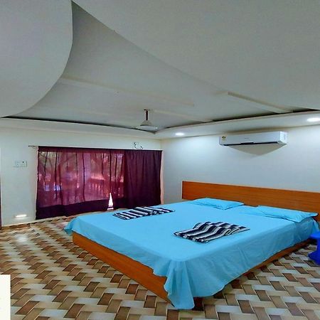 Coconut Garden Beach House มัลวาน ภายนอก รูปภาพ