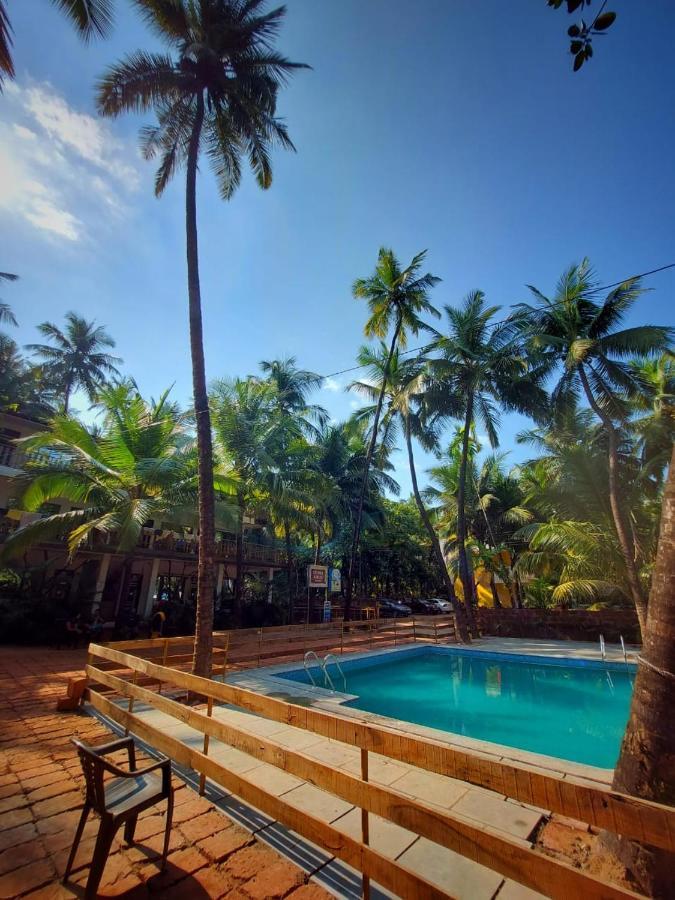Coconut Garden Beach House มัลวาน ภายนอก รูปภาพ