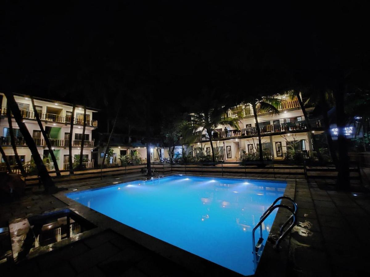 Coconut Garden Beach House มัลวาน ภายนอก รูปภาพ